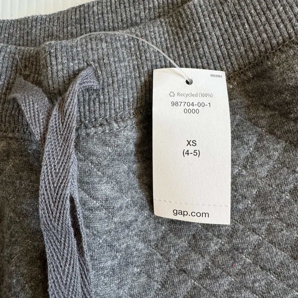Gap kids gray quilted joggers. Girls size XS